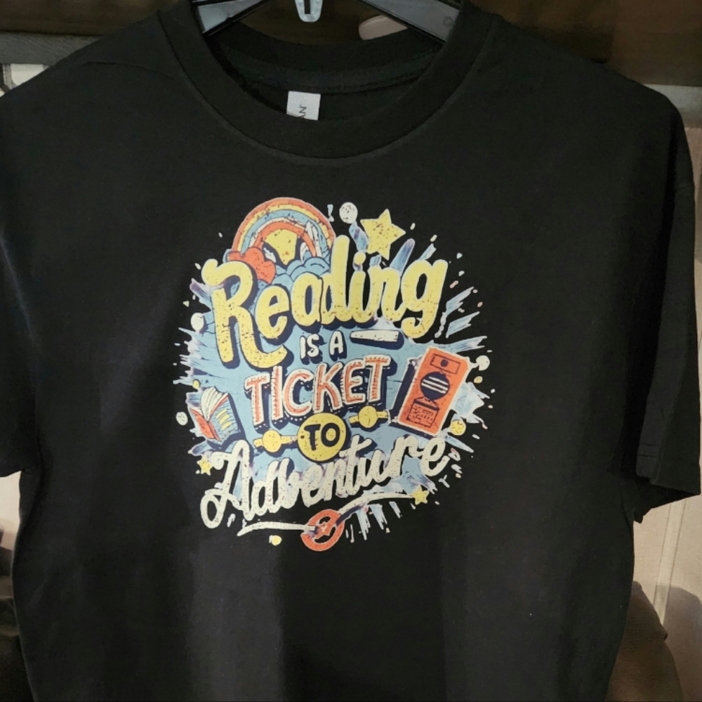 Reading Across America tee. 50/50 cotton, unisex. Never used. Teacher perfect 👌